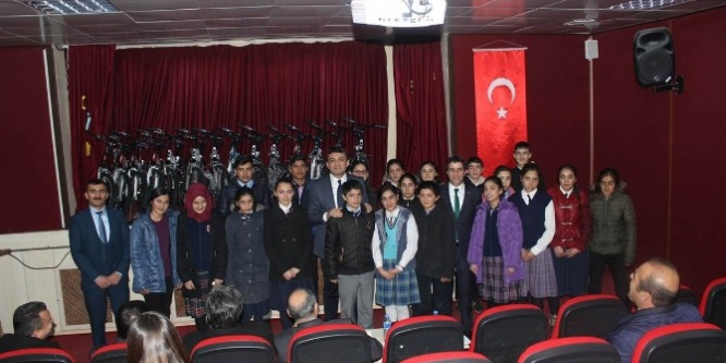 TEOG sınavında ilçeler arasında yine birinci oldu