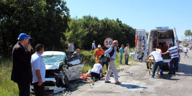 Tekirdağ’da üç araç birbirine girdi: 6 yaralı