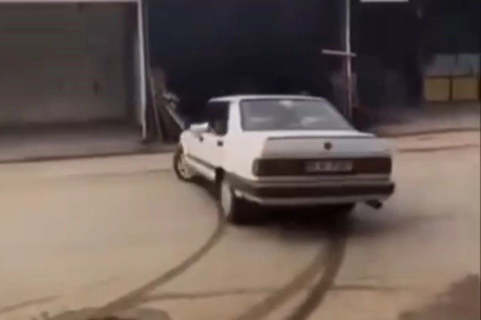 Cadde ortasında drift atan sürücüye ceza yağdı