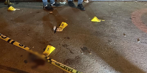 Cadde üzerinde bıçaklı, silahlı saldırıya uğrayan şahıs hayatını kaybetti