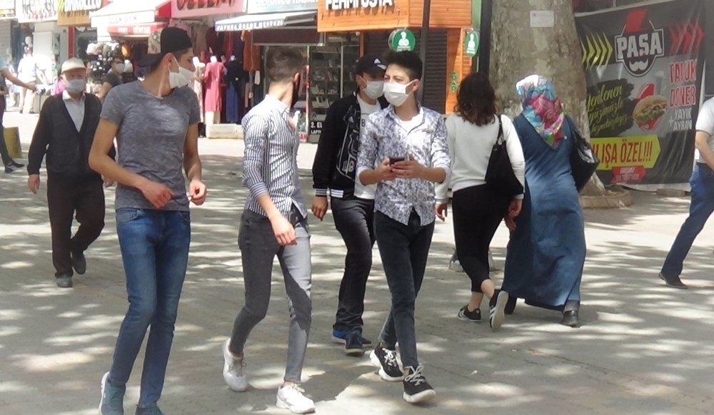 Cadde ve sokaklar, bir hafta sonra tekrar gençlerin 