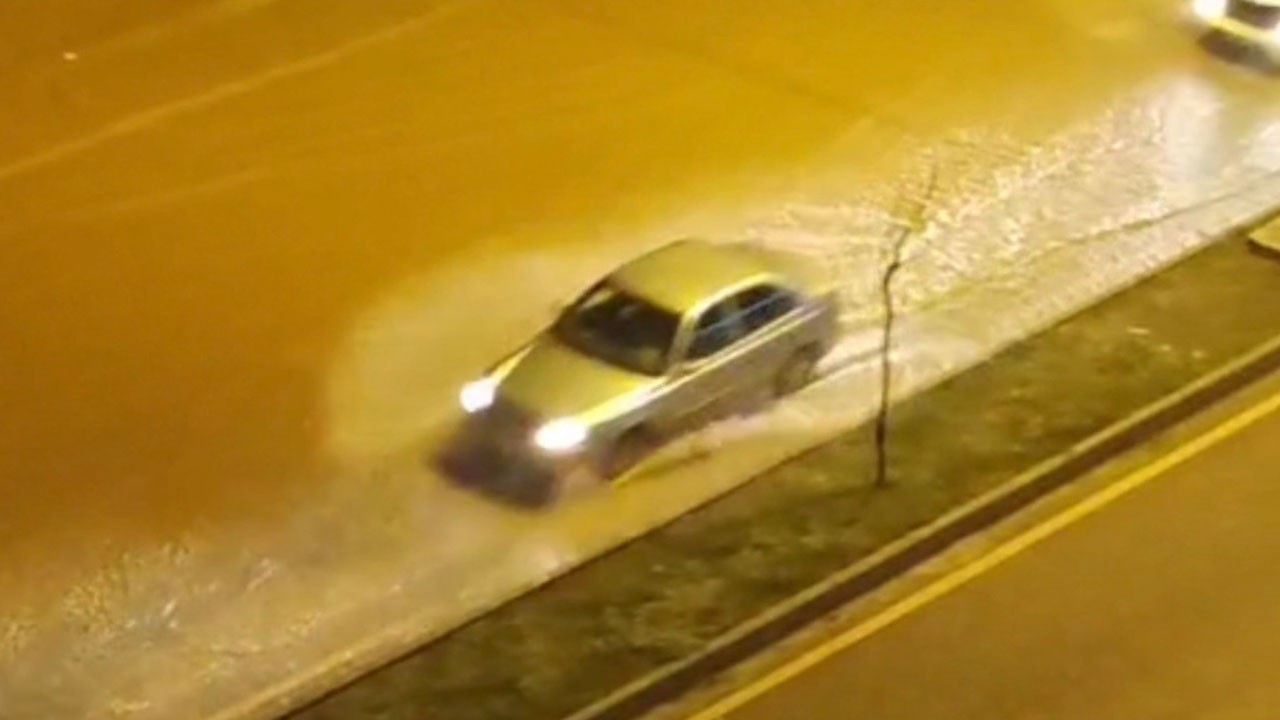 Cadde ve sokaklar göle döndü! O ilimizde sağanak hayatı felç etti