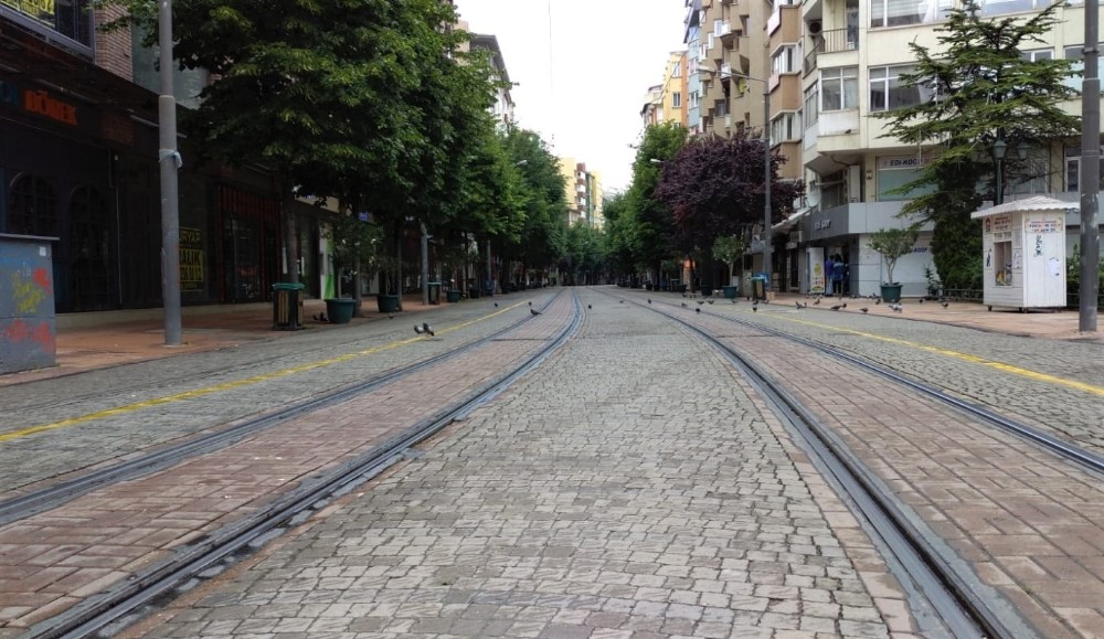 Cadde ve sokaklar uzun bir aradan sonra tekrar boş kaldı 