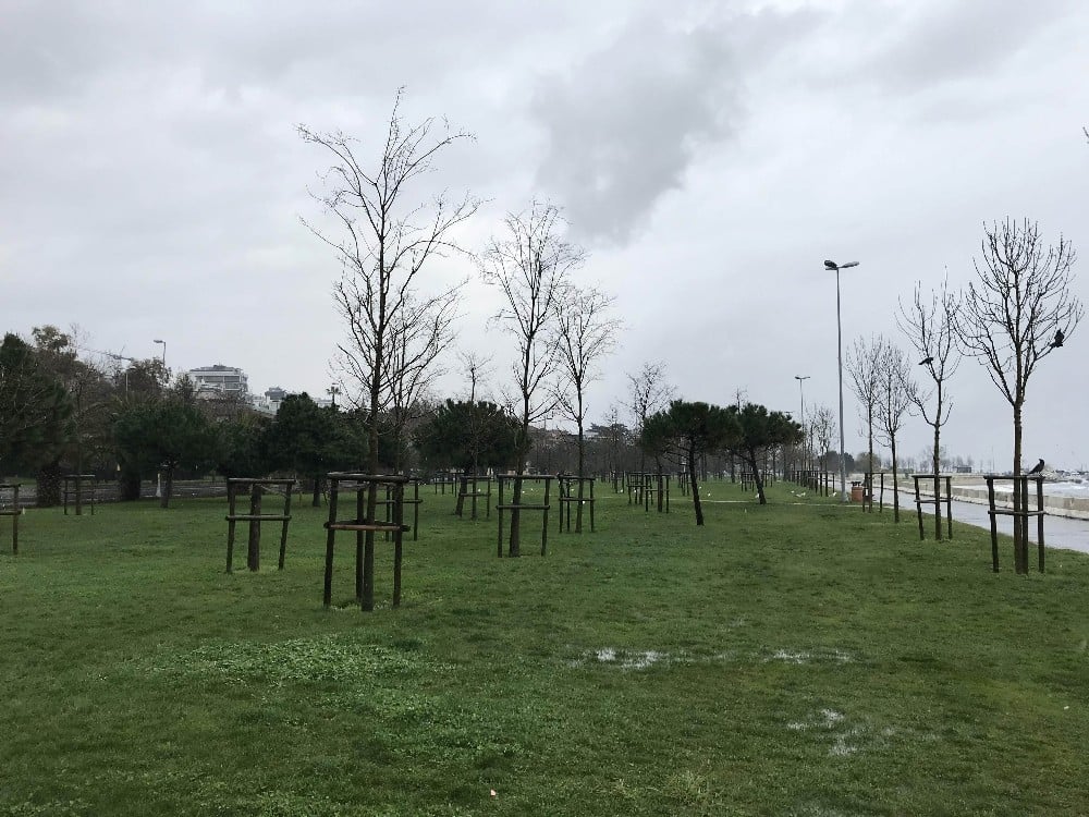 Caddebostan sahili ıssız kaldı 