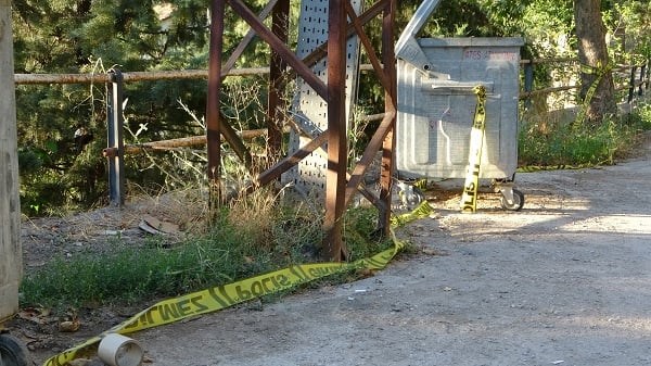 Caddede elektrik akımına kapılan adam öldü