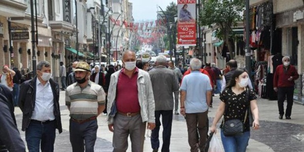 Caddeler insanlarla doldu! Dün vaka görülmeyen kent bugün endişelendirdi