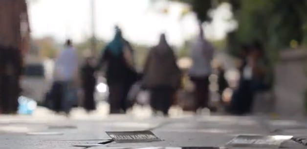 Caddelerdeki ahlaksız fuhuş kartlarına topyekûn tepki!