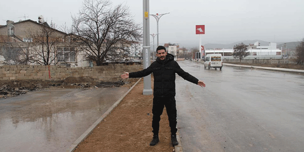 Caddenin tam göbeğinde kaldı! Bu kadarı ancak fıkralarda olur