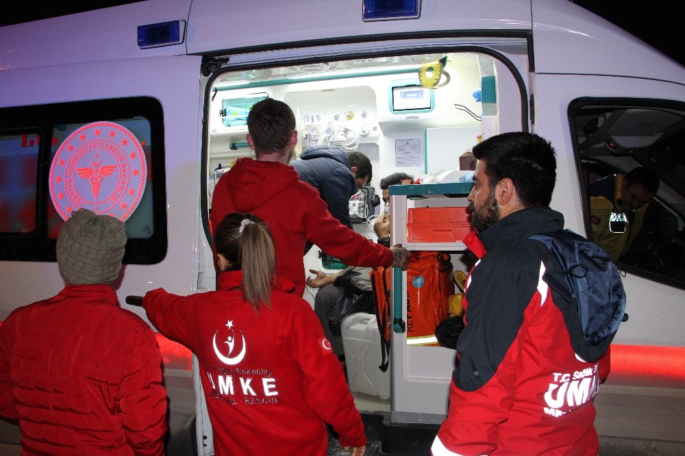 Çadır kentte yangın çıktı, 8 kişi dumandan etkilendi 