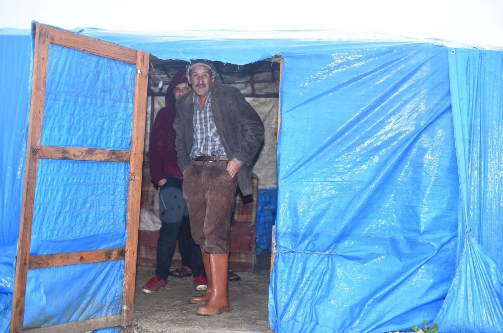 Çadırda yaşayan tarım işçileri tahliye edildi 