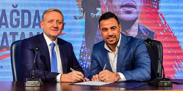 Çağdaş Atan resmen Başakşehir'de