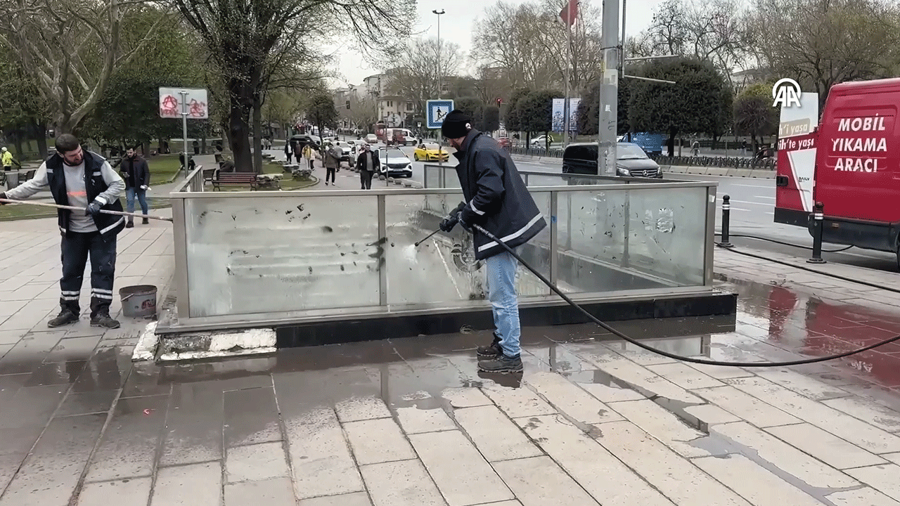"Çağdaşız" dediler leş gibi yapıp gittiler! Saraçhane pisliğini temizlemek AK Partili belediyeye kaldı