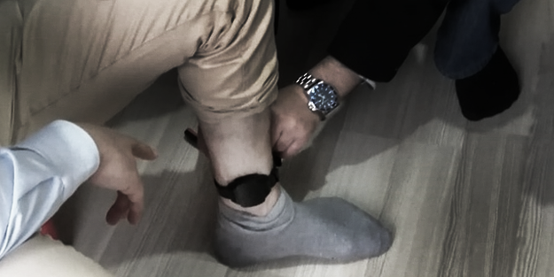 Çağdışı uygulama! İngiltere sığınmacılara takip cihazı takacak