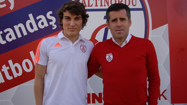 Çağlar resmen Freiburg'ta