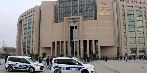 Çağlayan Adliyesi'nde kan aktı! Çocuğunun gözü önünde bıçakladılar