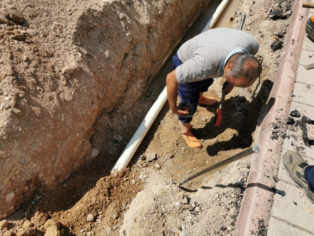 Çağlayan’daki içme suyu boru hattı yenilendi 