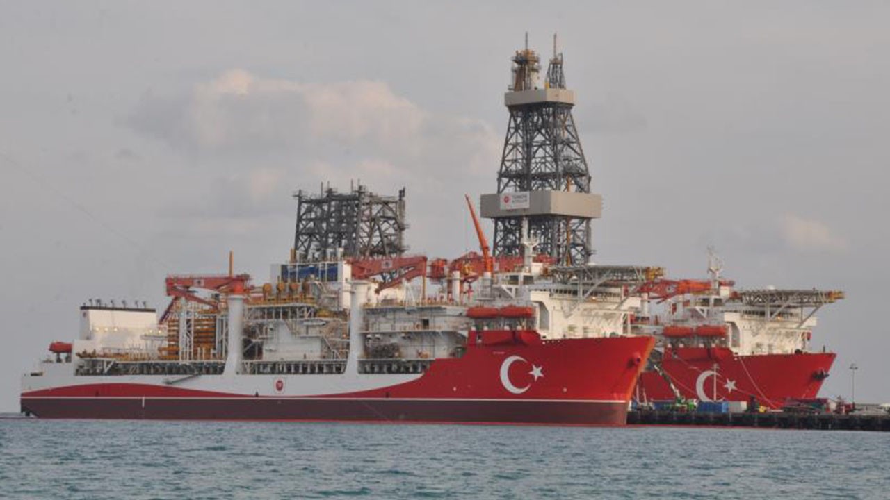 Çağrı Bey ve Yıldırım gemilerinin ön yan kısımlarına Türk bayrağı işlendi.Gücümüze güç katacaklar