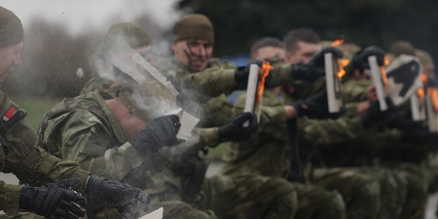 Çağrı yapıldı! Belarus'ta askeri birliklere sevkiyat
