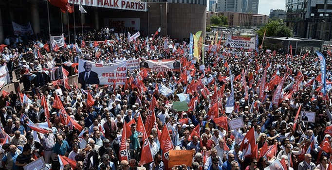 'Çakalların kurşunuyla tehdit edileceksek asla yolumuzdan dönmeyeceğiz'