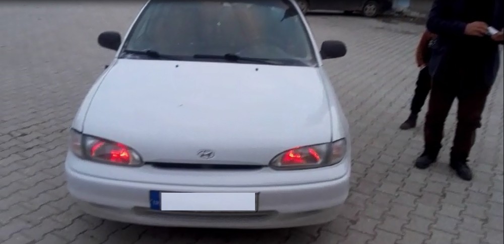 Çakar lamba ile geçiş önceliği sağlamak isteyen sürücü yakalandı 