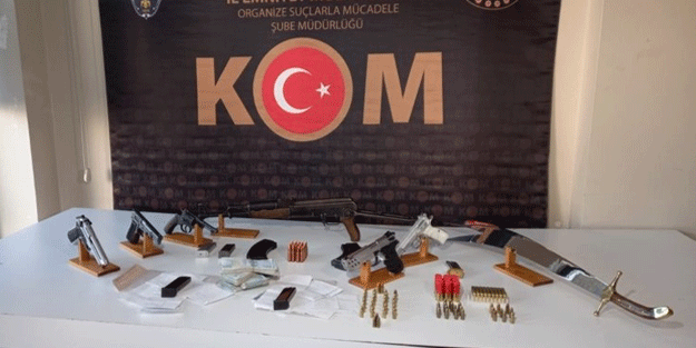 Çakarlara operasyon: Evlerden cephanelik çıktı