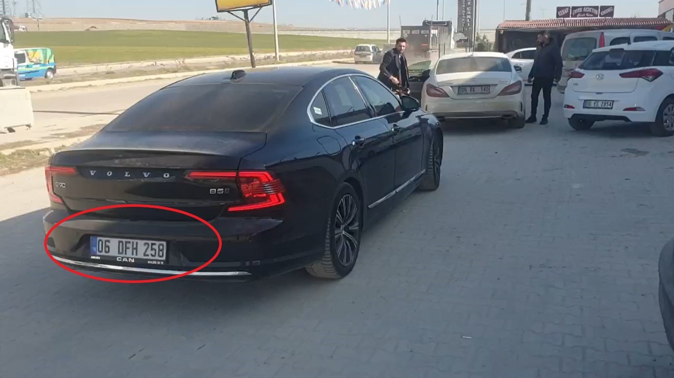 "Çakarlı araç" yalanı belgelerle çürütüldü! Altınok’un "çakarlı" aracı yok, kiralık araçla alanlarda