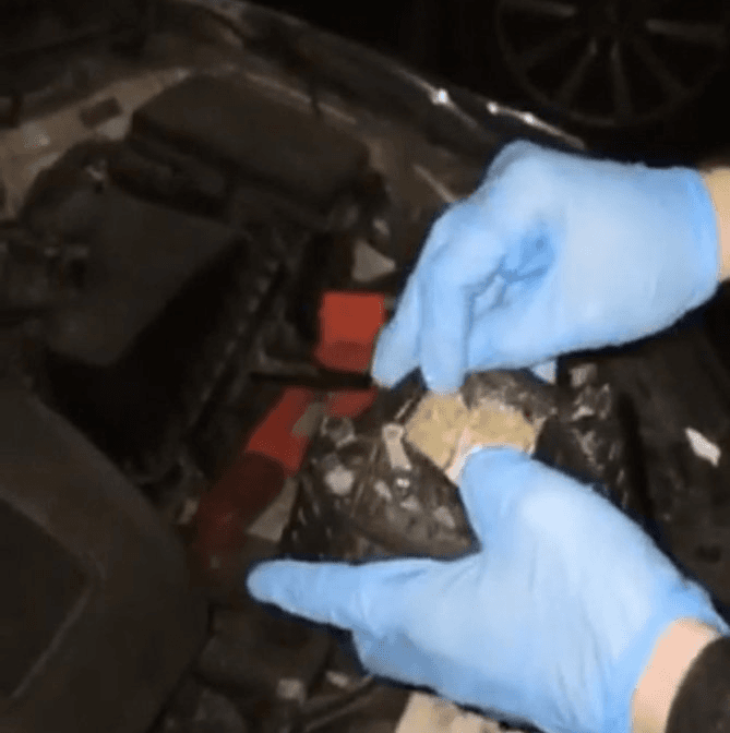 Çakarlı araçtan öyle bir şey çıktı ki...