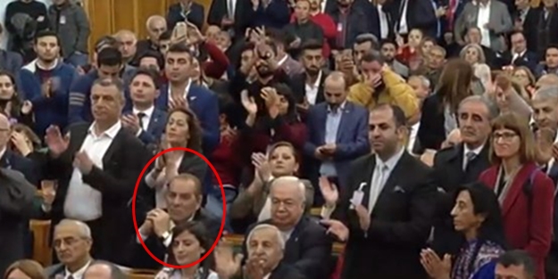 Çakma 'Atatürk' CHP grubunda görüntülendi