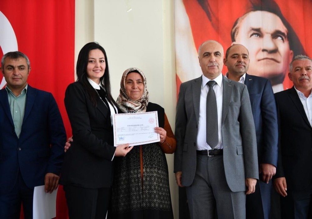 Çal’da muhtarlara ‘Akademi Liderlik’ eğitimi 