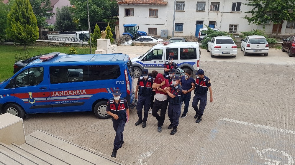 Çal’da uyuşturucu operasyonu: 5 gözaltı 
