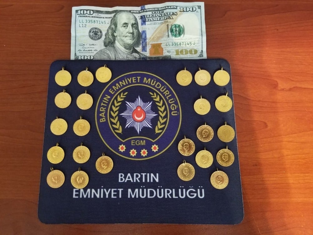Çaldığı altınları tuvalet kağıdına saklamış 