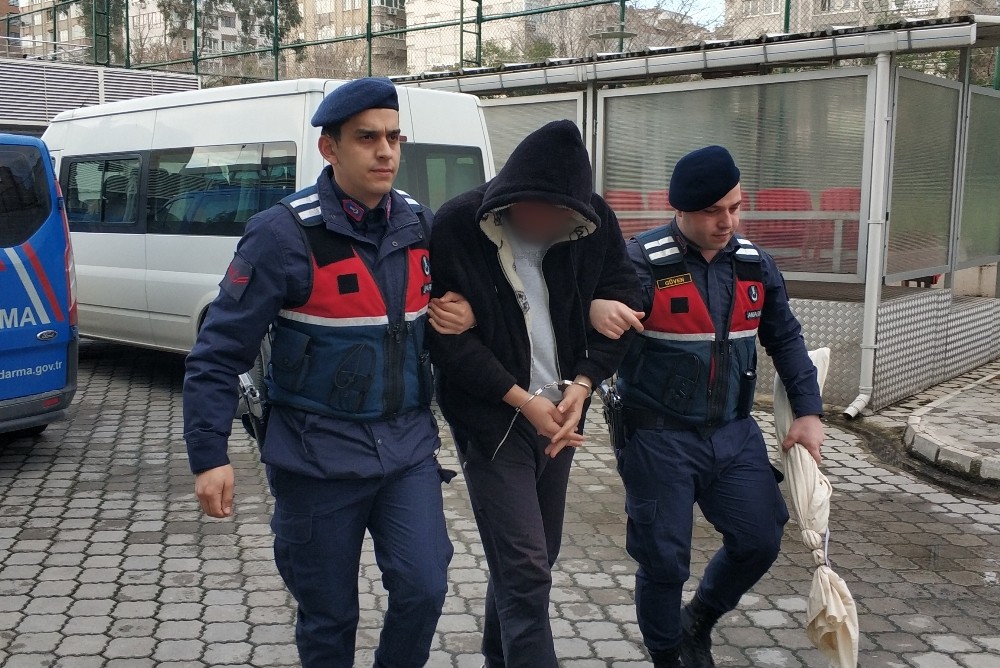 Çaldığı tabancayı sattı 