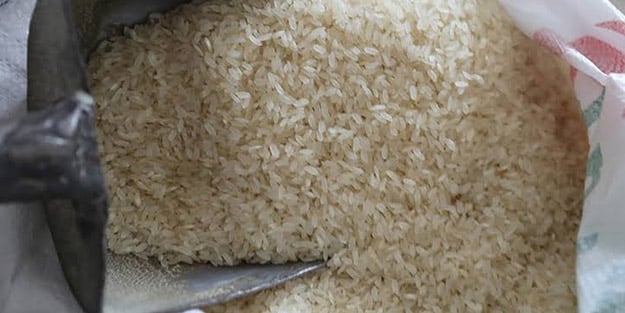 Çaldıkları 10 bin liralık pirinçle kayıplara karıştılar