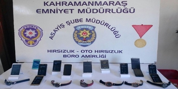 Çaldıkları cep telefonlarını bakın nereye saklamışlar?