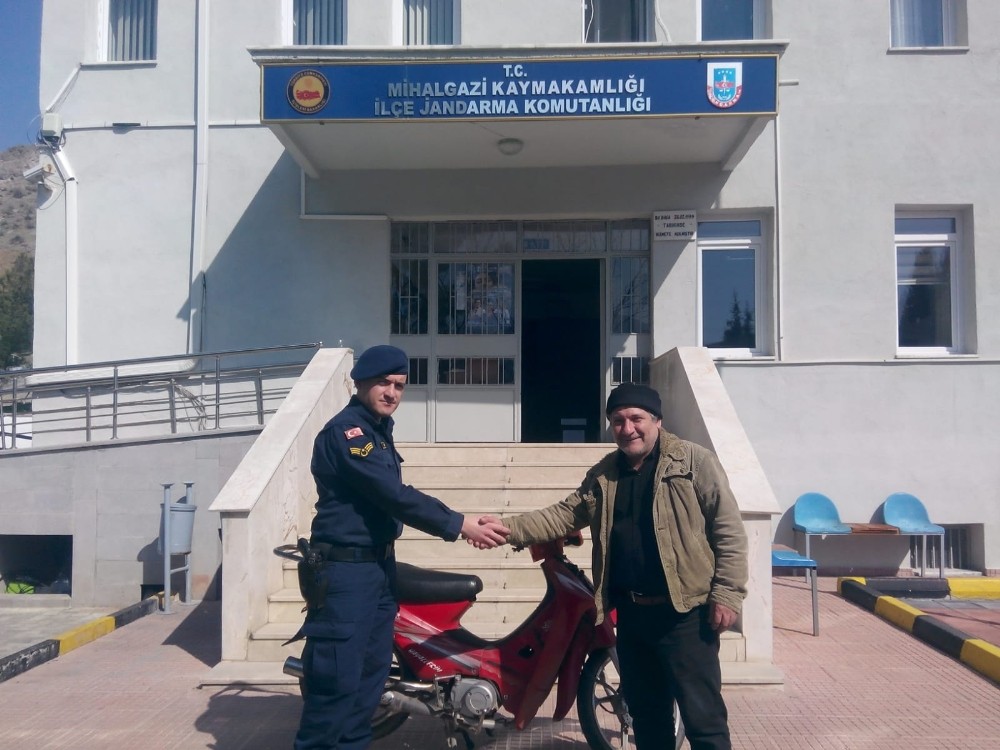 Çaldıkları motosikleti bırakıp yenisini çalınca yakayı ele verdiler 