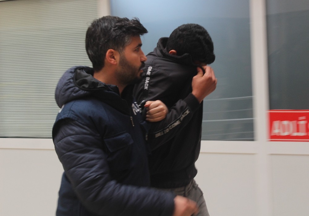 Çaldıkları motosikletle hırsızlık yaparken yakalandılar 