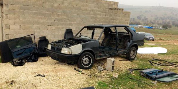 Çaldıkları otomobilleri parçalarken yakalandılar