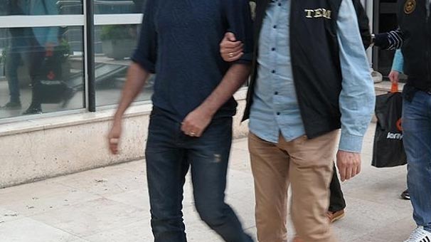 Çaldıkları paralarla tatilde enselendiler!