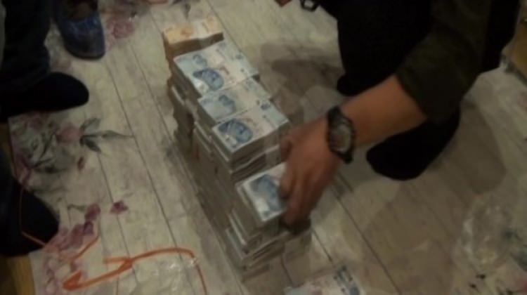 Çaldıkları parayla düğün yapmışlar
