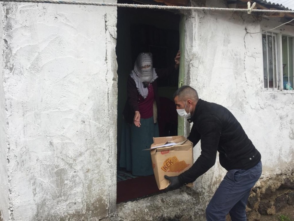 Çaldıran Belediyesinden bin aileye Ramazan yardımı 