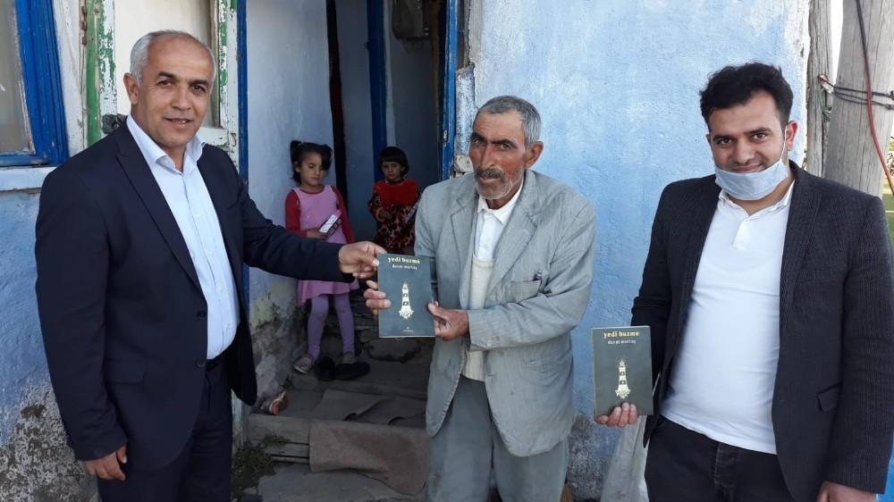 Çaldıran Belediyesinden evde kalan 65 yaş ve üstü ile 20 yaş altı gençlere kitap 