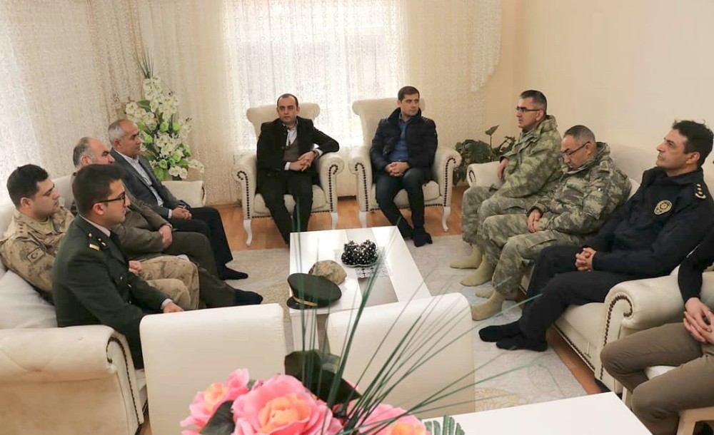 Çaldıran heyetinden şehit Eren Öztürk’ün ailesine ziyaret 