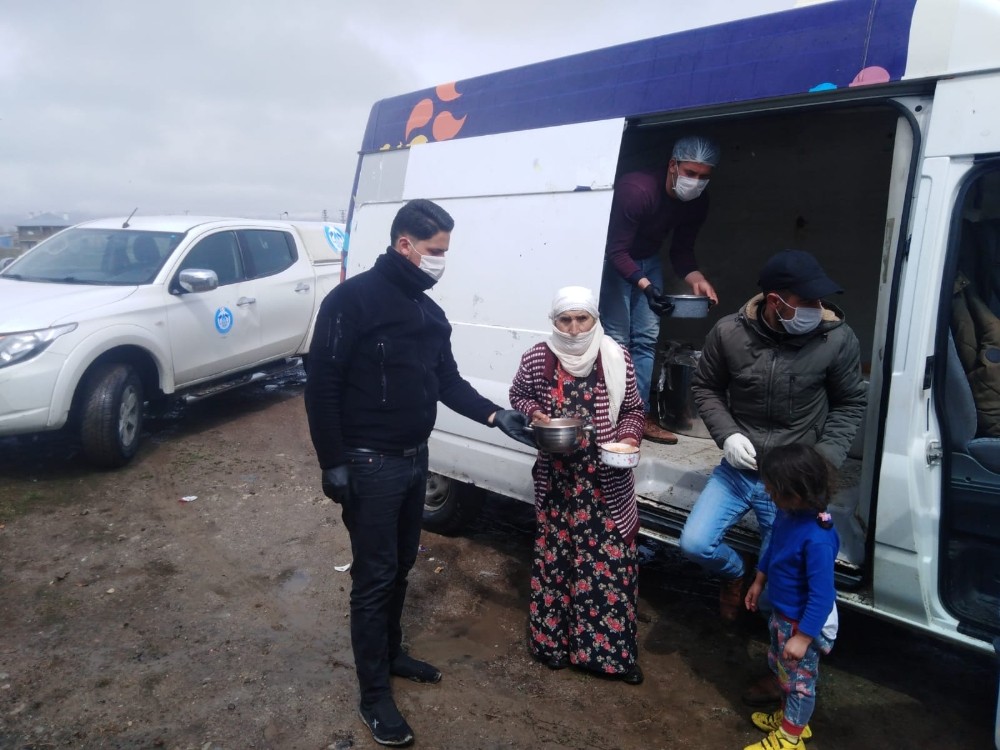 Çaldıran’da 600 aileye sıcak yemek 