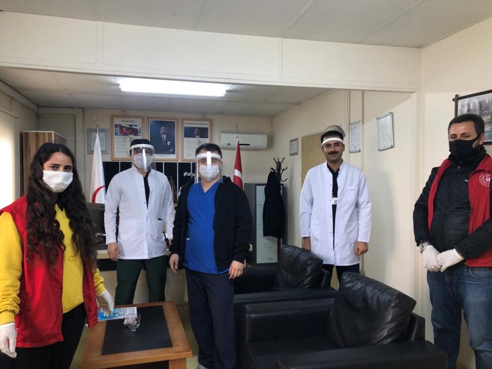 Çaldıran’da siperlik maske üretimi 