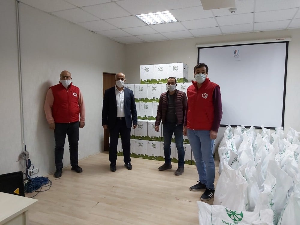 Çaldıranlı esnaftan ihtiyaç sahibi ailelere 250 koli gıda desteği 