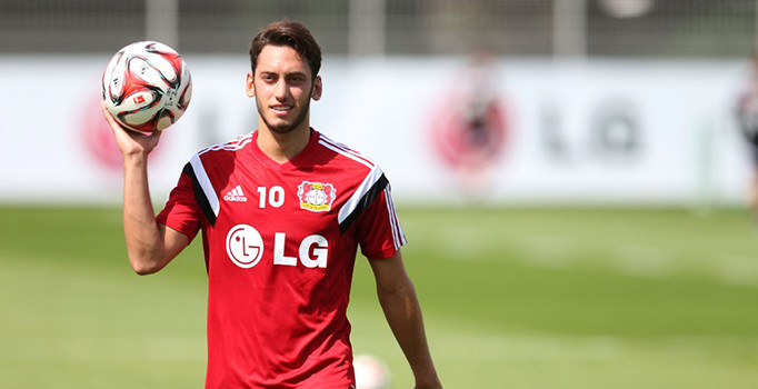 Çalhanoğlu 2017'de nikah masasına oturacak