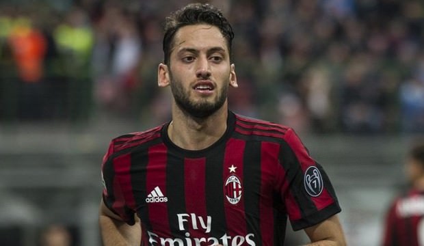 Çalhanoğlu'nun parmağı kırıldı