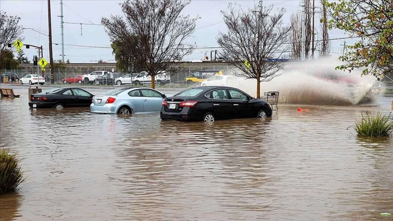 California’da sel alarmı: 6 bölgede acil durum ilan edildi