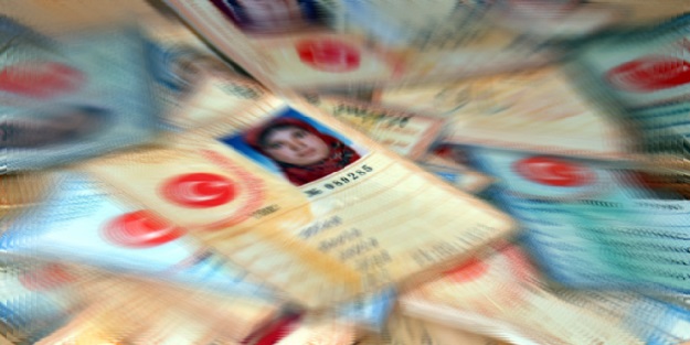 Çalınan kimlik bilgilerini fırsata çevirdiler