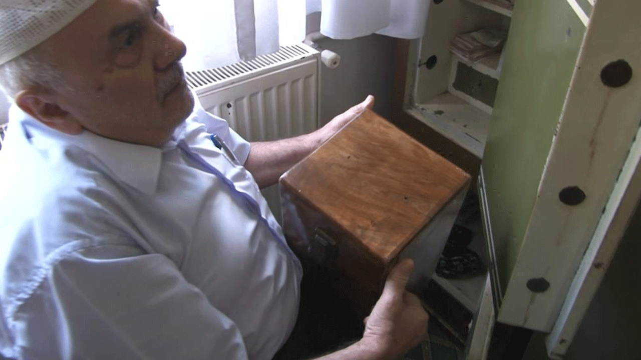 Çalınan Sakal-ı Şerif yerine bırakıldı